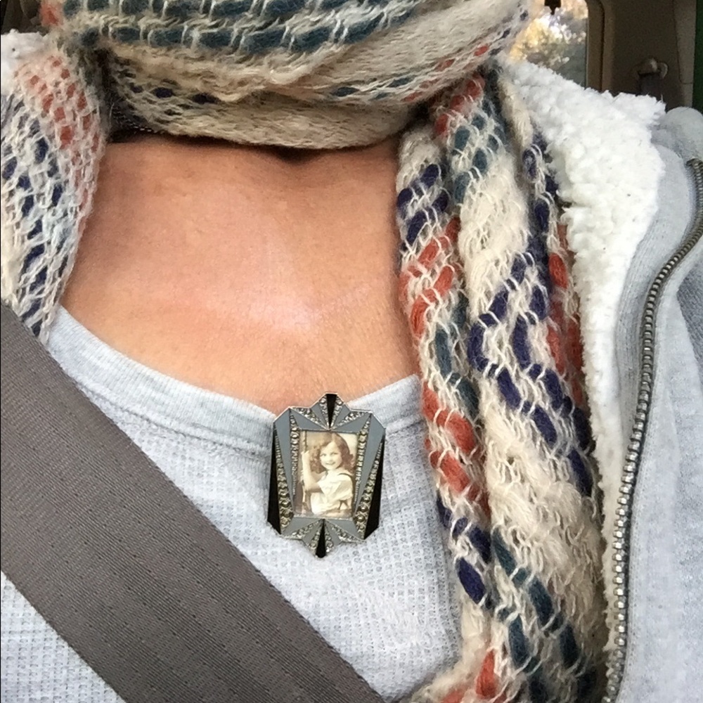 Photo Brooch - Picture 2 of 5